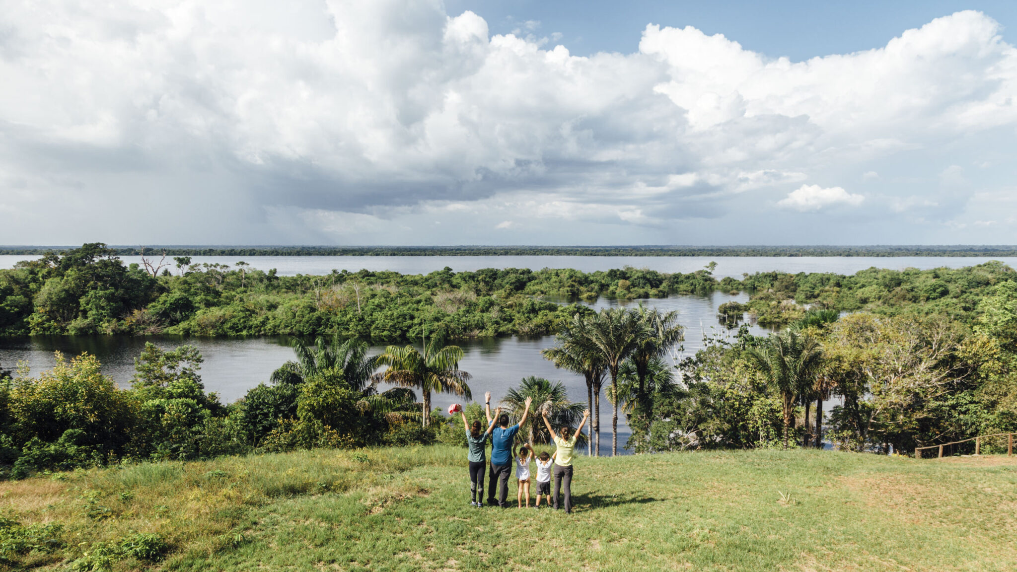 Amazônia com crianças: por que viajar com a agência certa faz toda a diferença