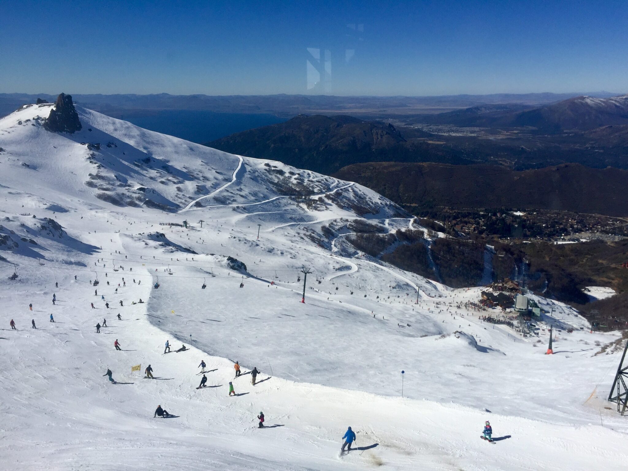 Bariloche no inverno: ainda vale a pena esquiar em família quando a experiência é de alto padrão
