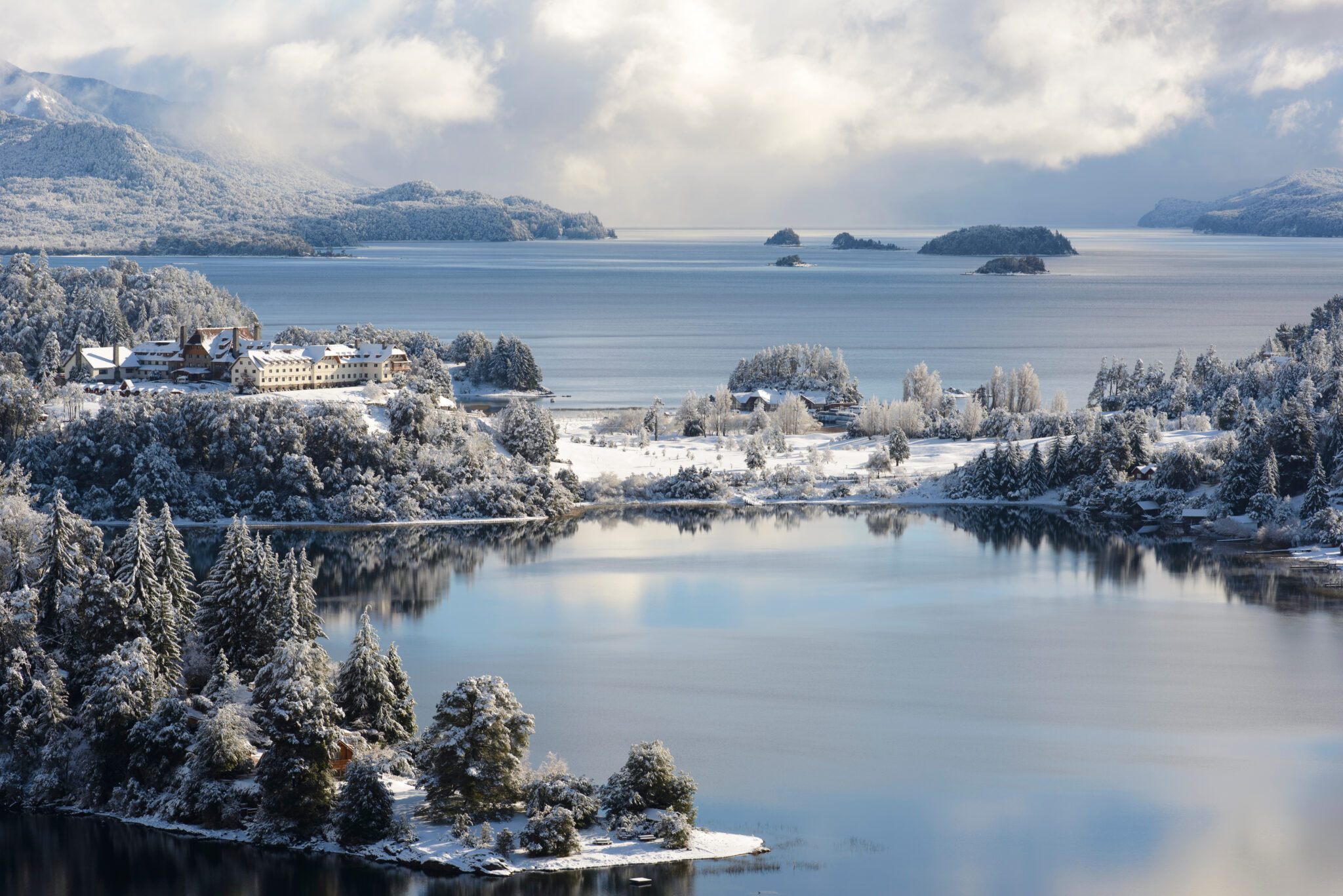 Bariloche no inverno: ainda vale a pena esquiar em família quando a experiência é de alto padrão