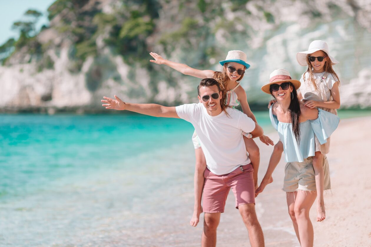 família férias genérica-shutterstock_1470077129 (1)