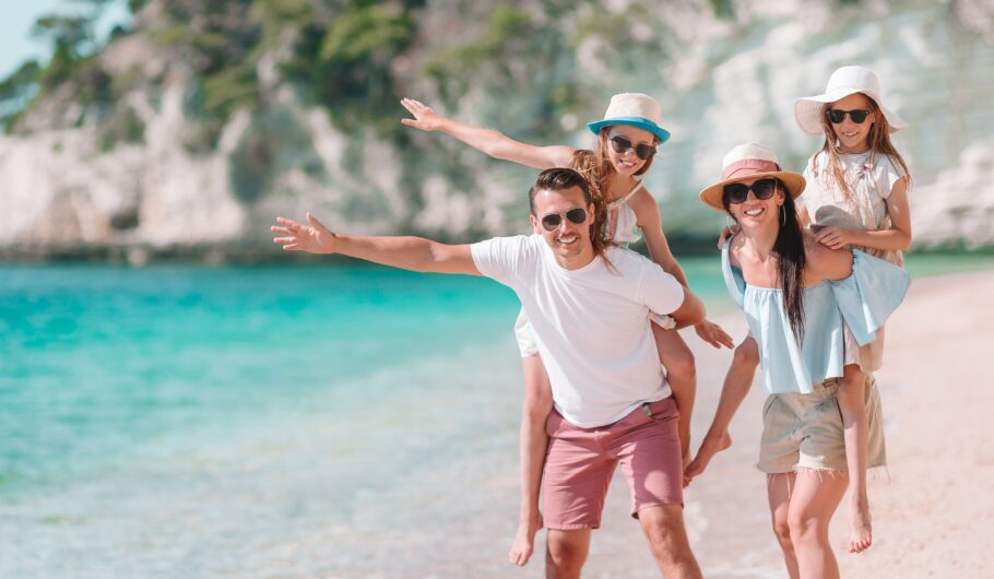 família férias genérica-shutterstock_1470077129 (1)