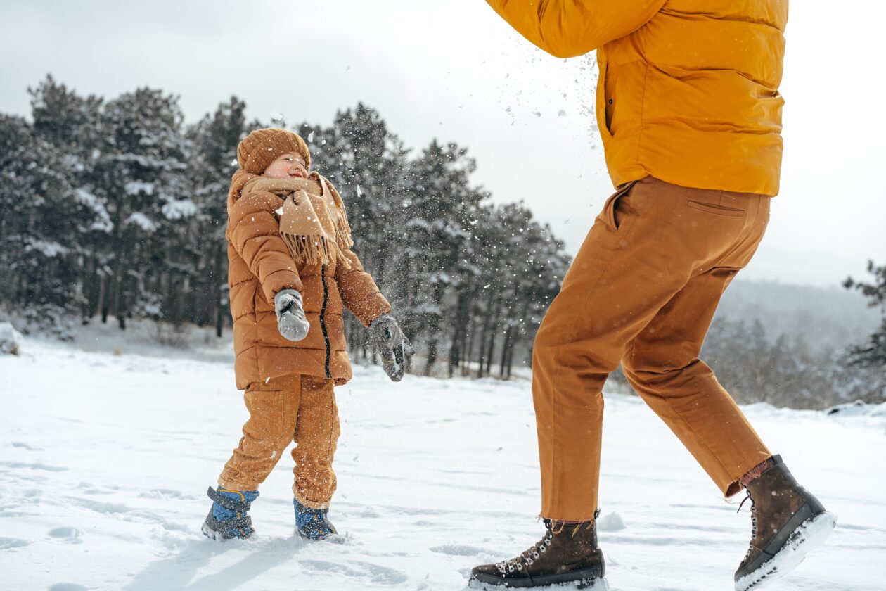 Neve com crianças - shutterstock_2137519637 Onde ver neve caindo na América do Sul em julho com crianças