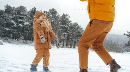 Neve com crianças - shutterstock_2137519637 Onde ver neve caindo na América do Sul em julho com crianças