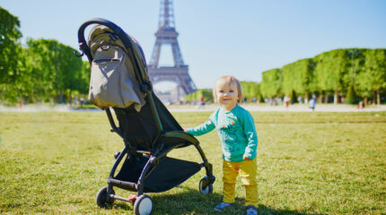 Paris - bebê - carrinho - shutterstock_1413845114