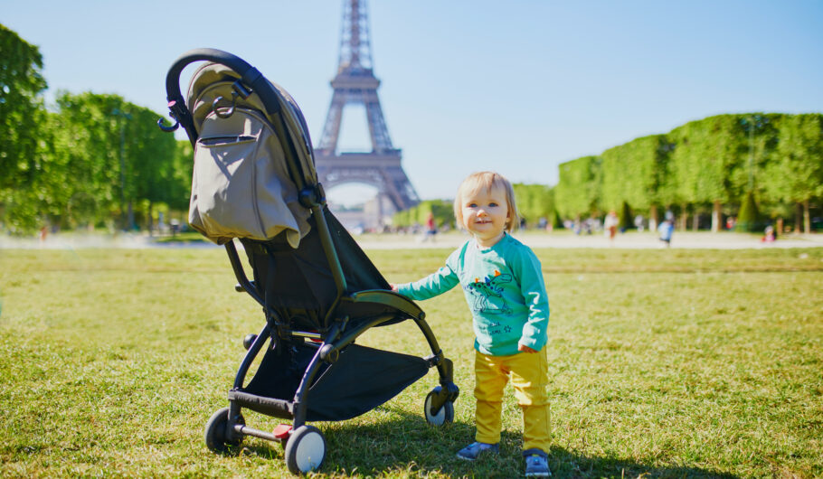 Paris - bebê - carrinho - shutterstock_1413845114